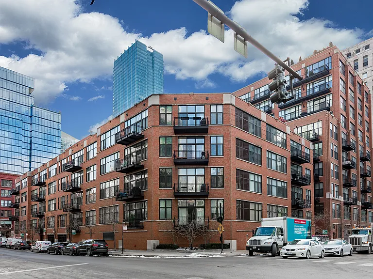 333 W Hubbard St #412 — Photo 1