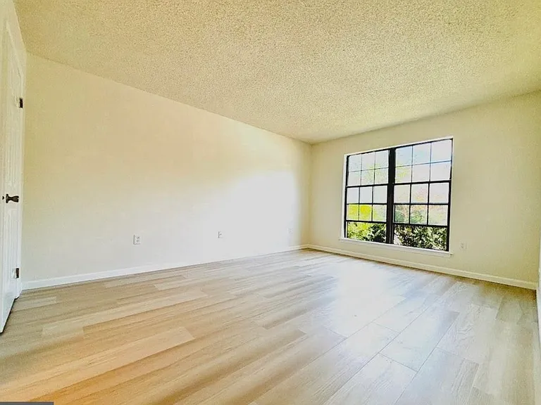 27 Joyner Ct — Photo 5