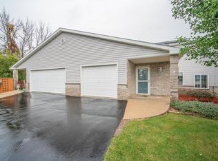 3374 W Sycamore St #2, Franklin, WI 53132