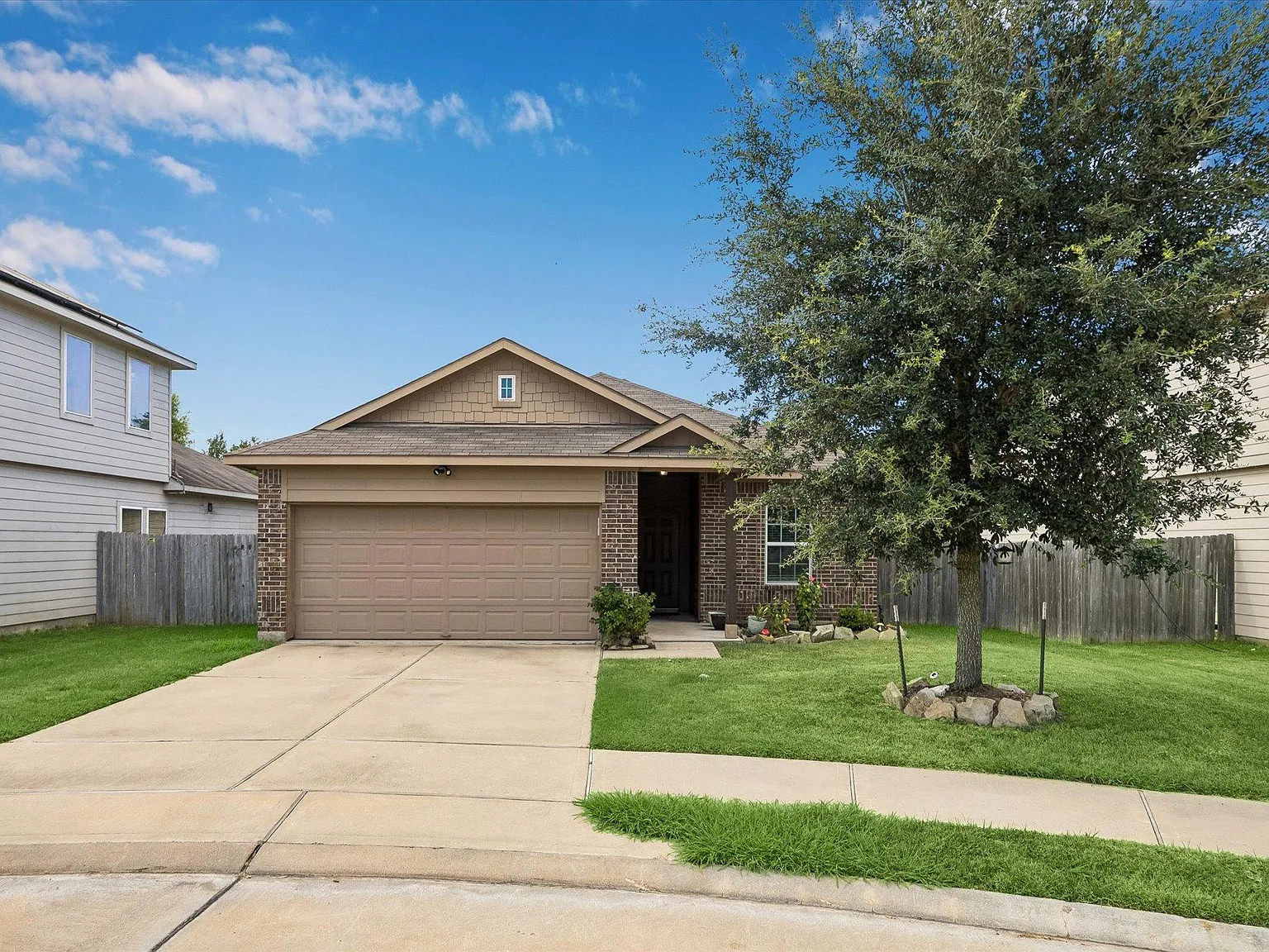 3 bed, 2.0 bath, 1411 sqft, $1,900 — Photo 2