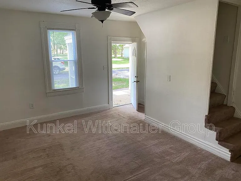 821 Edward St — Photo 2