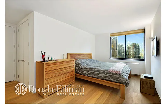 Rented by Douglas Elliman | media 18