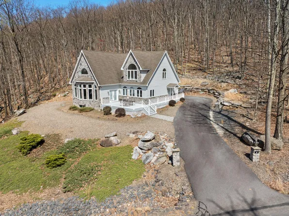 8 Kickapoo Drive, Hazle Township, PA 18202