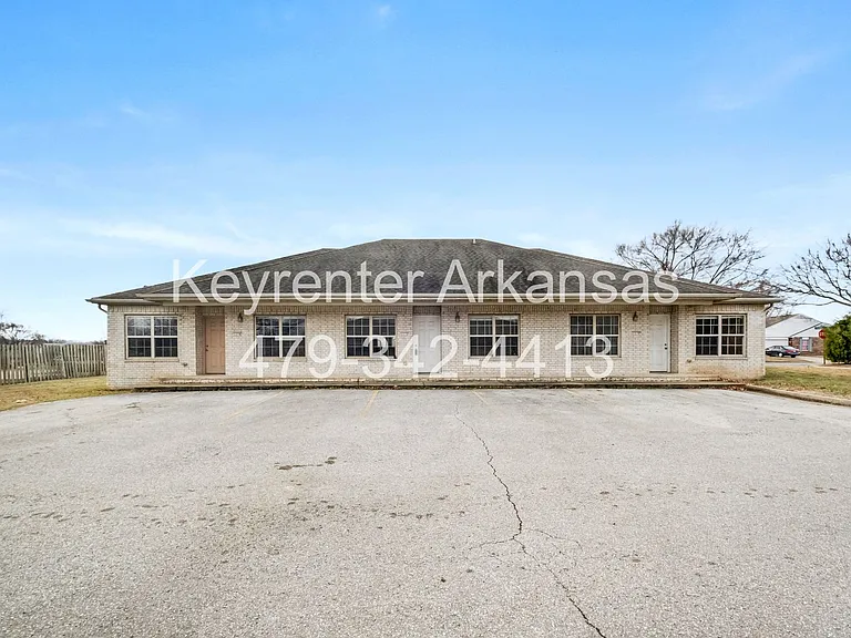 1270 N Trinity Dr — Photo 1