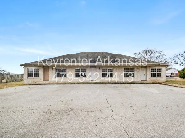 1270 N Trinity Dr, Fayetteville, AR 72704