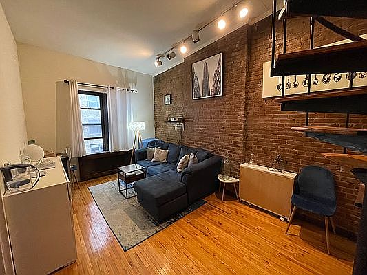 2nd image of 113 W 85th St APT 4B