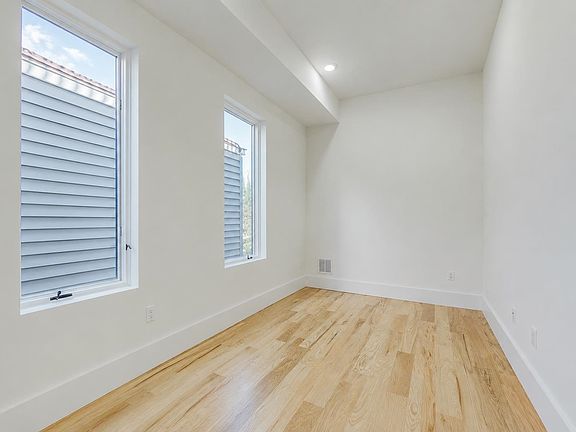 3rd image of 20 Van Nostrand Ave #2
