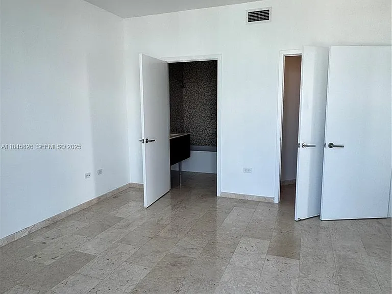 88 SW 7th St #3012 — Photo 10