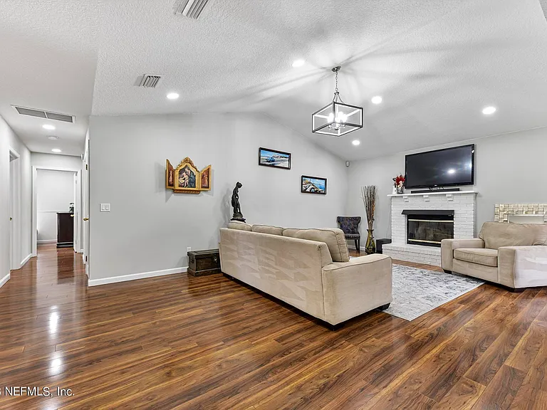 9126 Trevi Cir W — Photo 12