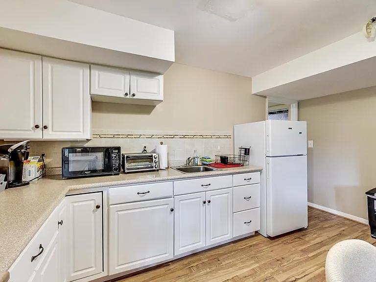 4704 Lance Ct — Photo 36