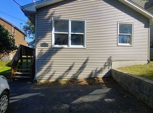 15 Woodland Ave, Fox Lake, IL