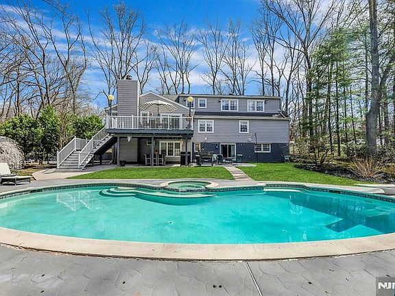 3rd image of 105 Apple Ridge Rd