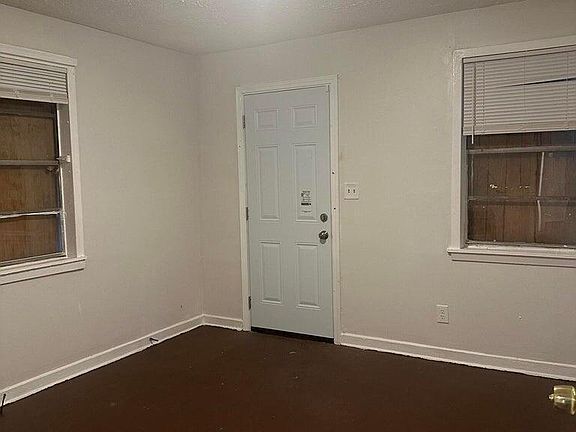 3rd image of 2221 Woodlawn St #23