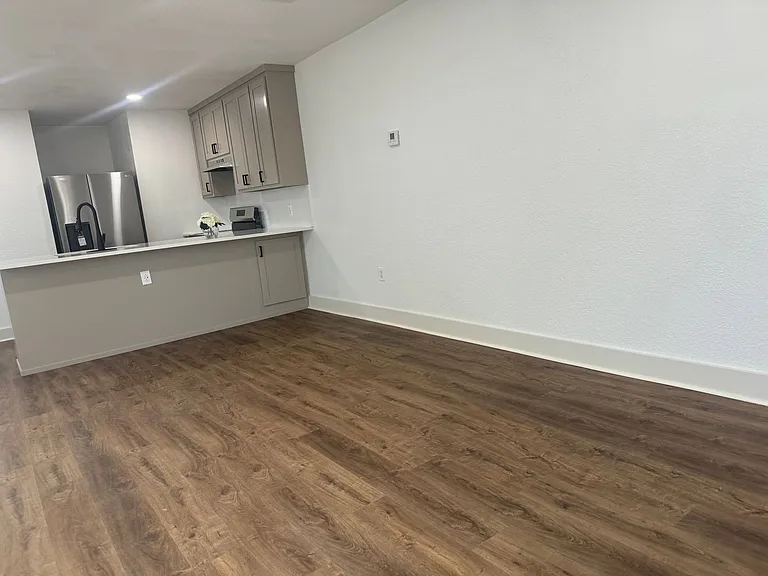 518 N Atlanta Pl — Photo 2