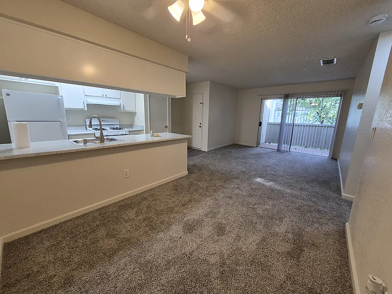 Foxworth Apartments — Photo 43
