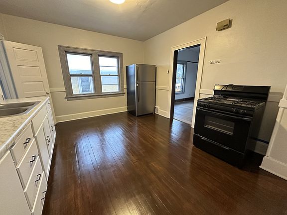 3rd image of 1835 Hutchins Ave APT 2