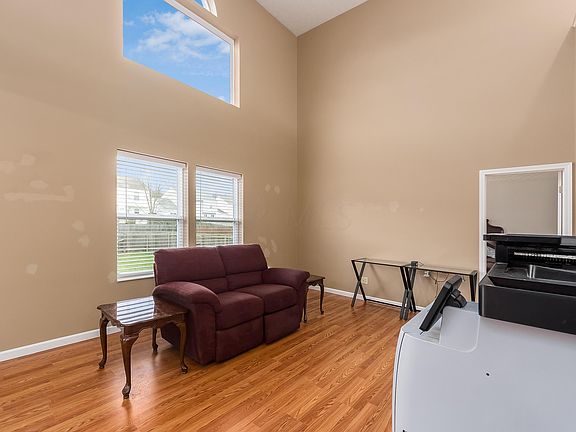 5th image of 264 Bexhill Dr