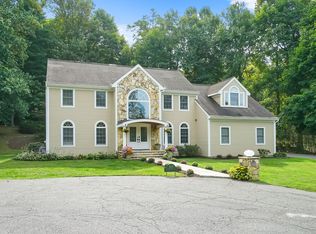 221 Worthington Rd, White Plains, NY 10607