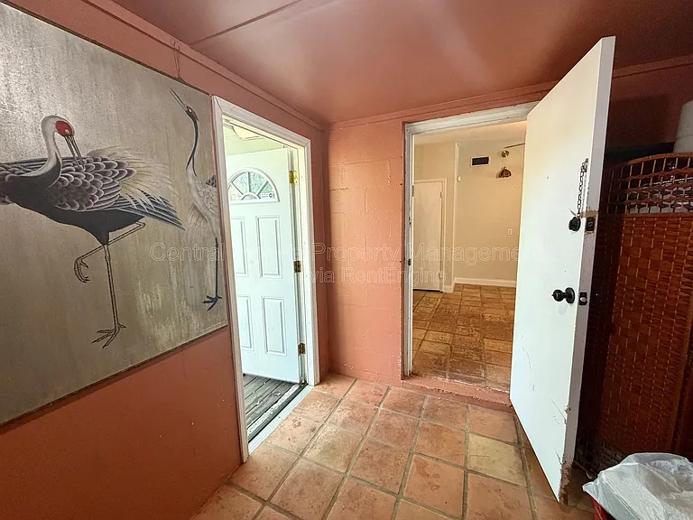 2619 E Washington St — Photo 14