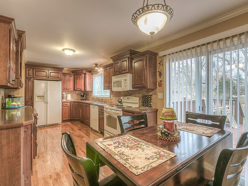 1st image of 9423 Connell Dr