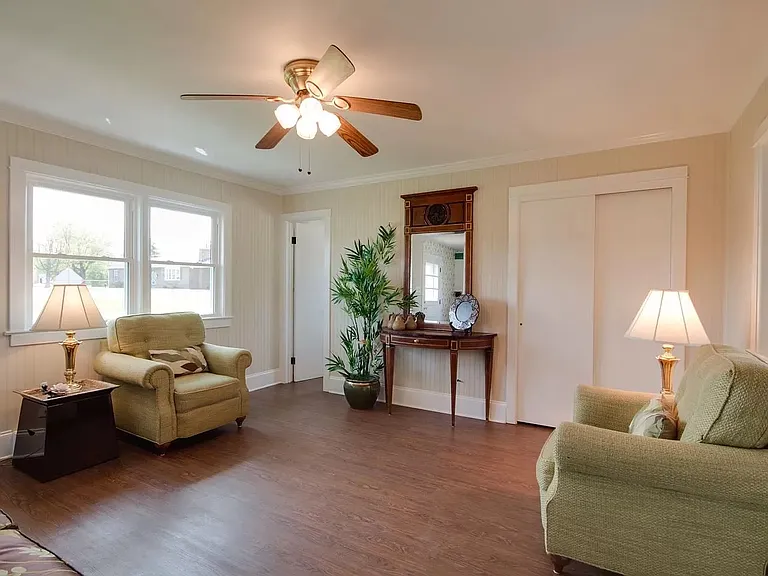402 Lee Ave — Photo 10