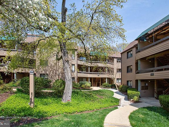 2nd image of 12 President Point Dr Unit C