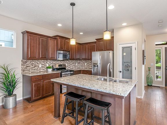 5th image of 3491 SE Royalstar Ave