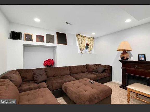 2nd image of 110 Stafford Mews Ln