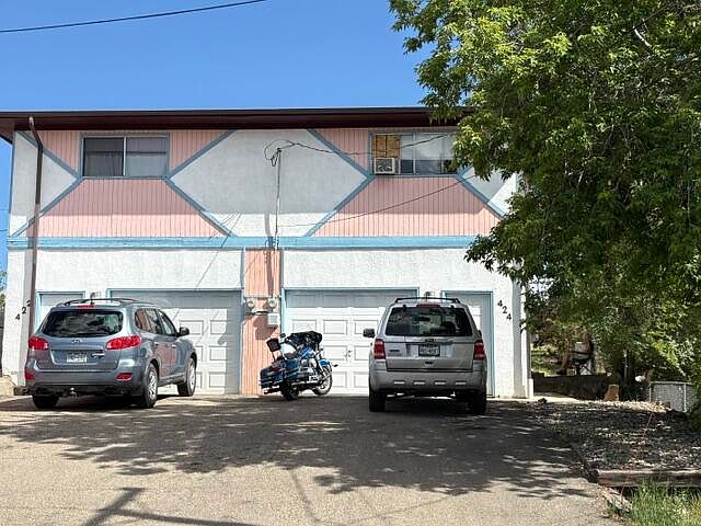 1st image of 422 W 2nd St