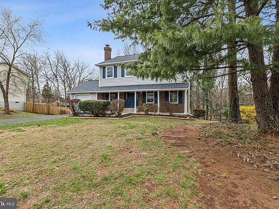 3rd image of 8928 Rolling Rd