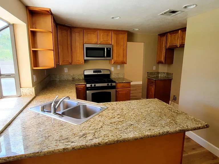 3118 W Avenue J4 — Photo 8