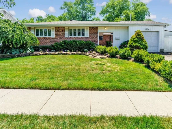 12 Saul Place, Plainview, NY 11803