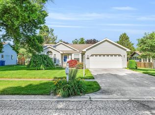 4 Burdette Ct, Monticello, IL 61856