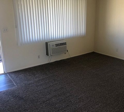 4th image of 6037 Greenleaf Ave #4