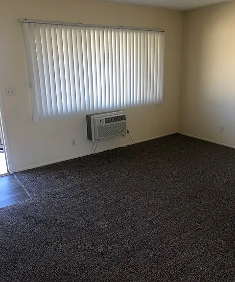 6-6037 Greenleaf Ave #6 — Photo 4