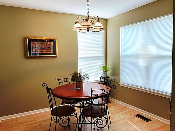 3rd image of 1101 Canterbury Ct APT B