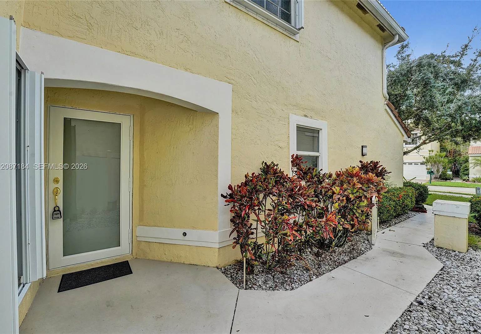 4 bed, 2.5 bath, 1872 sqft, $4,800 — Photo 4