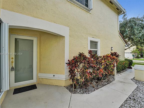 4th image of 949 Jade Ct