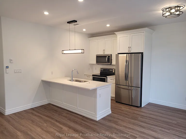 15 Bay St #4 — Photo 2