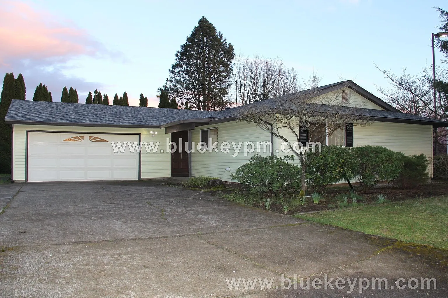 515 SE 155th Ave photo 1