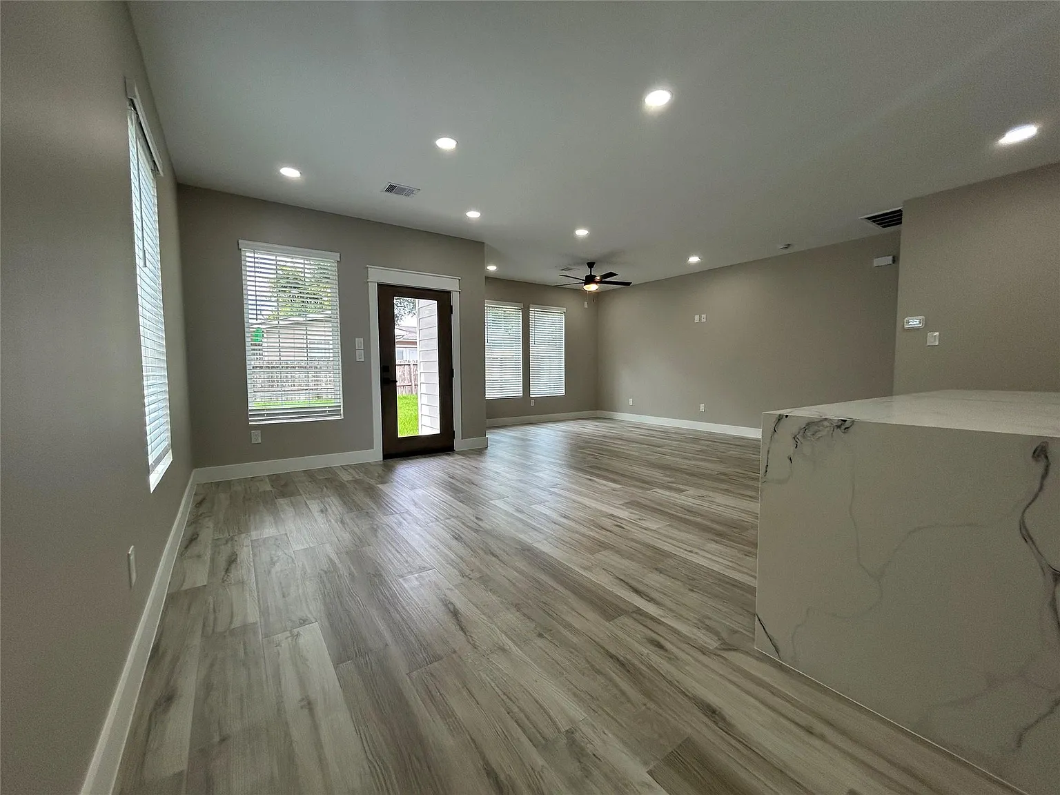 3 bed, 2.5 bath, 1868 sqft, $2,500 — Photo 2