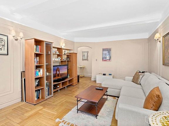 3rd image of 105 W 86th St #6H