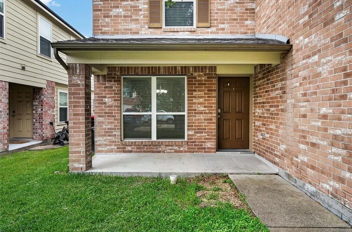4 bed, 2.5 bath, 3156 sqft, $2,450 — Photo 3