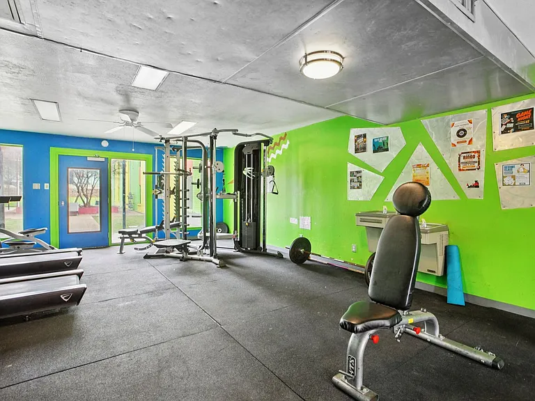 The Metropolis Apartments — Photo 38