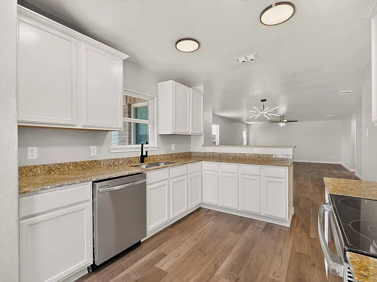 15018 Silver Tree Cv — Photo 14