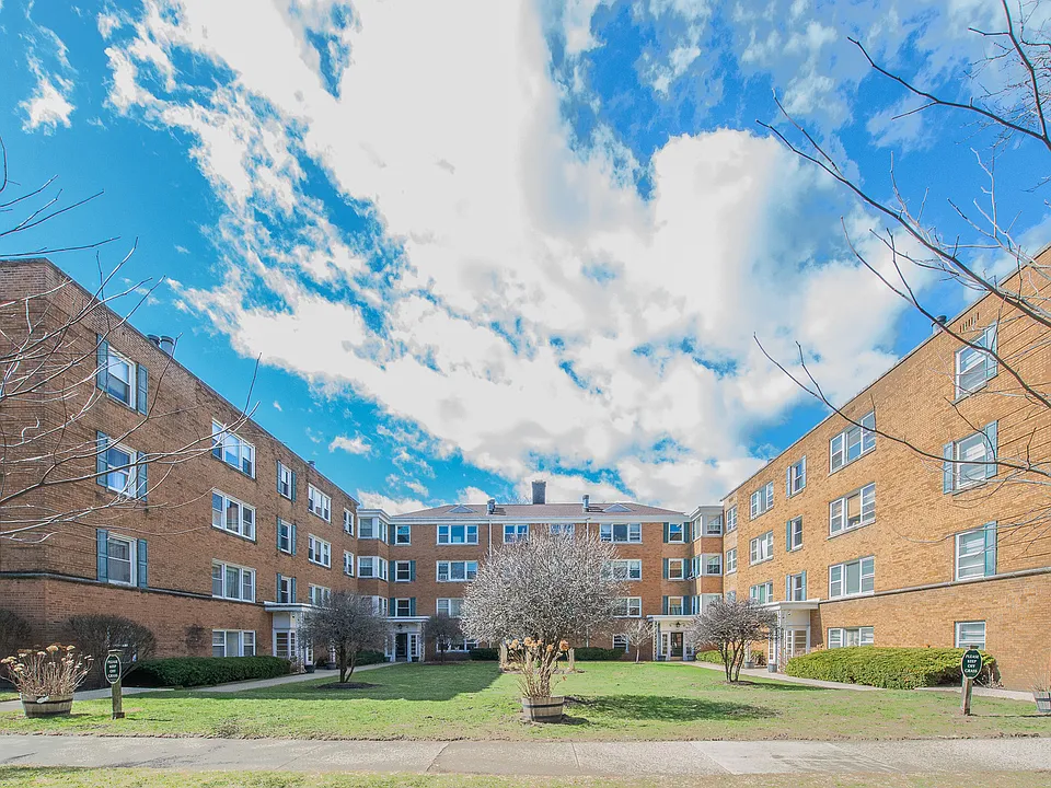524 Michigan Ave #1S