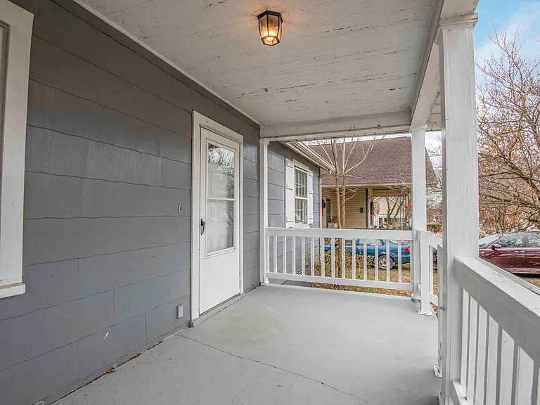 2440 Woodbine Ave — Photo 4