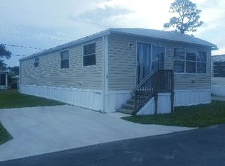 26 Susan Cir, Greenacres, FL 33463