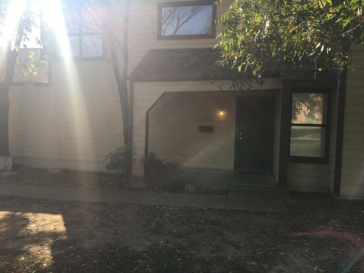 3 bed, 2.5 bath, 1850 sqft, $1,500 — Photo 3