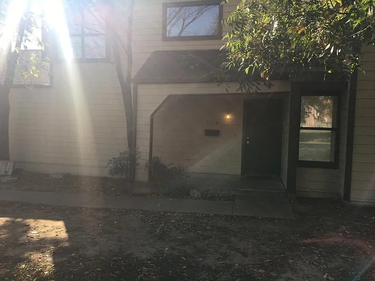 5732 E 32nd St — Photo 3